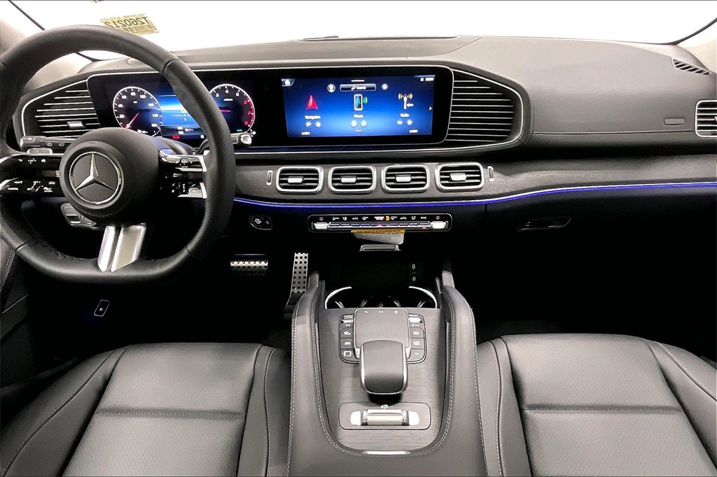 2026 Mercedes Benz GLS 450 4MATIC photo 2