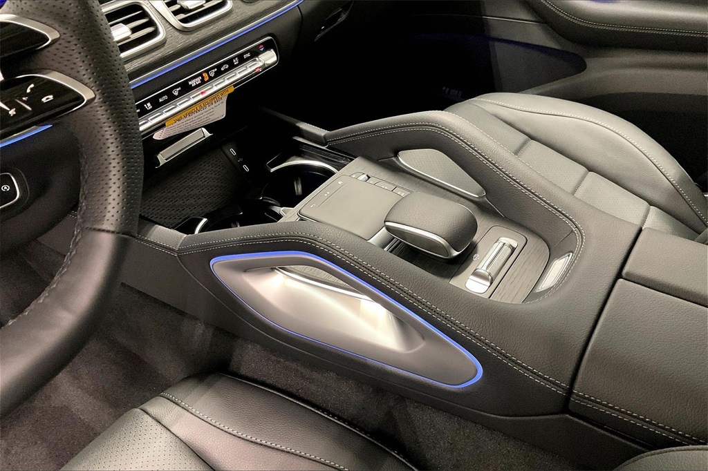 2026 Mercedes Benz GLS 450 4MATIC photo 4