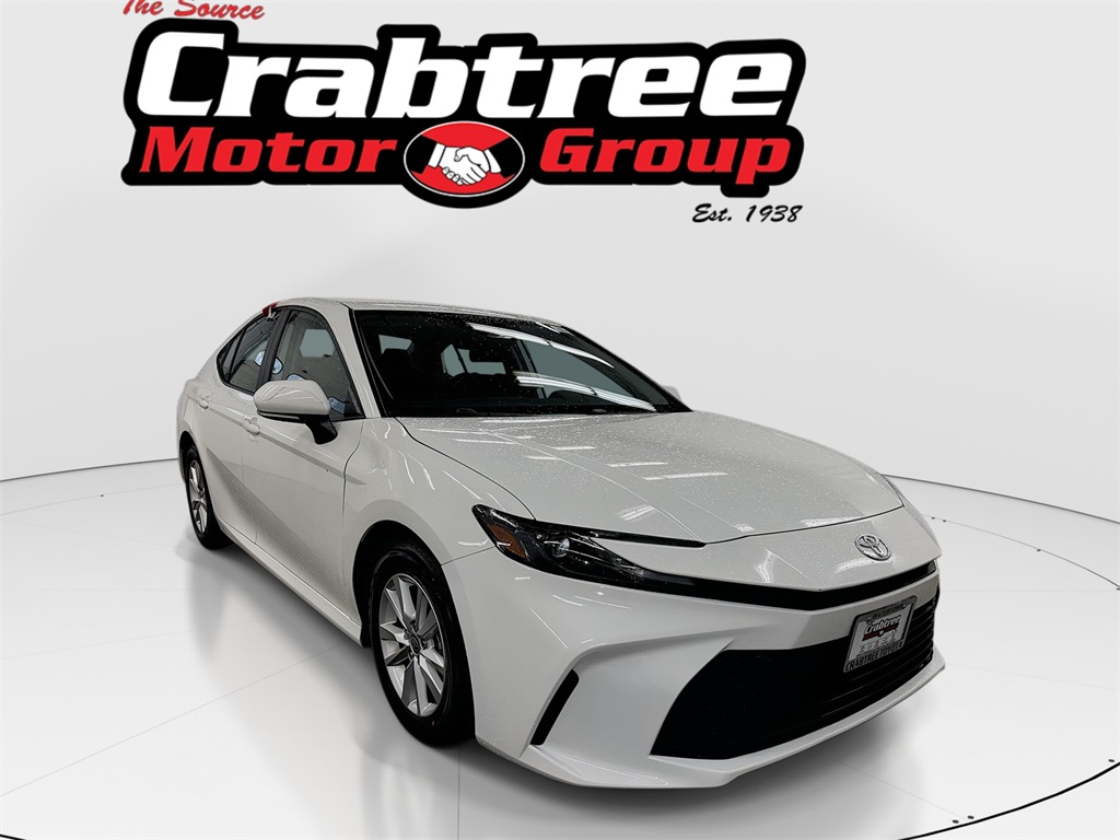 2025 Toyota Camry LE's photo