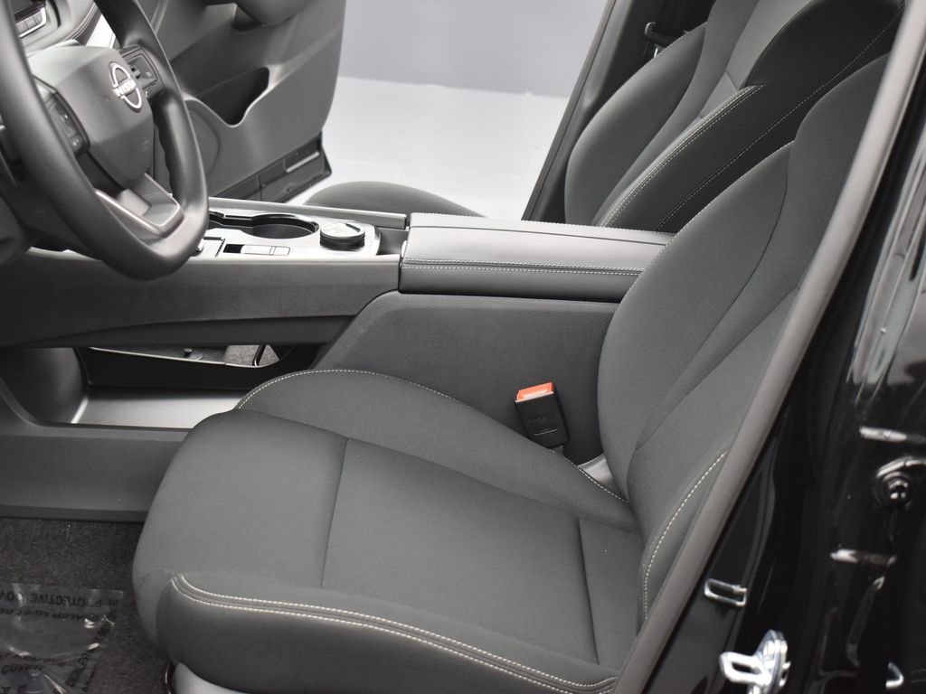 2025 Nissan Rogue S photo 11