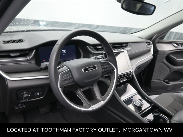 2023 Jeep Grand Cherokee Laredo photo 12