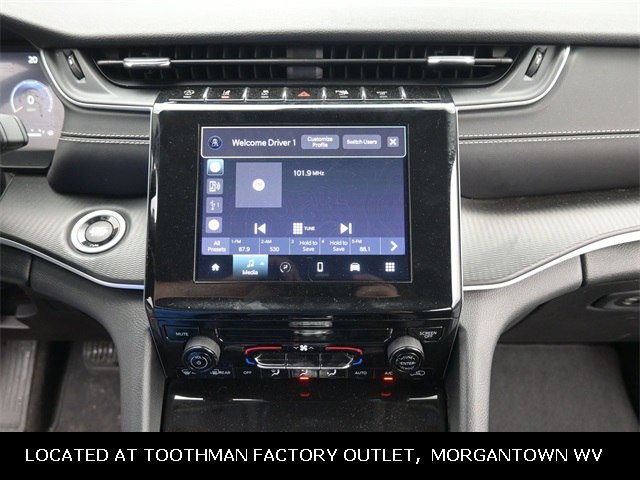 2023 Jeep Grand Cherokee Laredo photo 15
