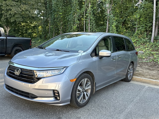2022 Honda Odyssey Touring photo 2