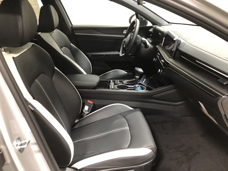 2026 Kia K5 GT-Line photo 11
