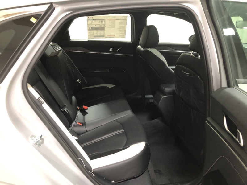 2026 Kia K5 GT-Line photo 9