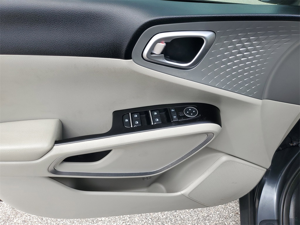2022 Gravity Gray Kia Soul LX FWD Hatchback