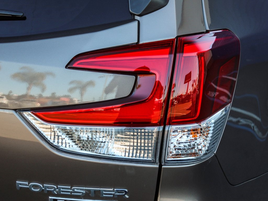 2023 Subaru Forester Touring photo 3