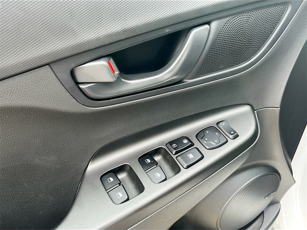 2021 Hyundai Kona SEL Plus photo 16