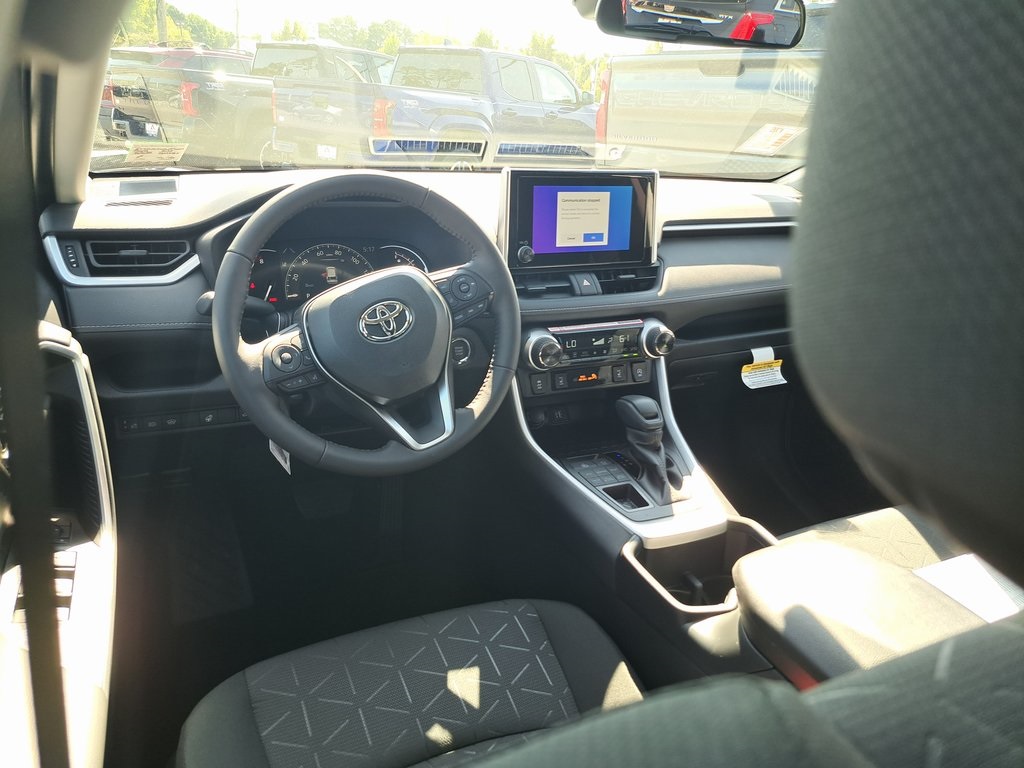 2025 Toyota RAV4 XLE photo 6