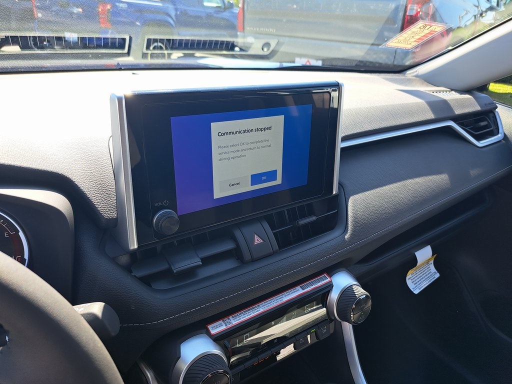2025 Toyota RAV4 XLE photo 9
