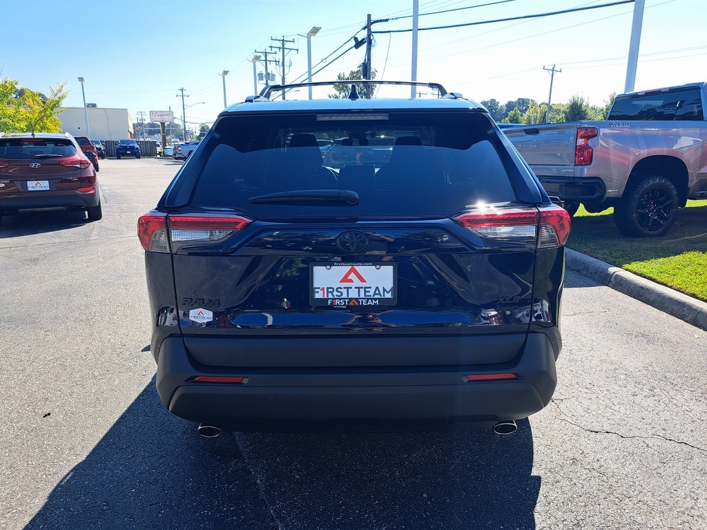 2025 Toyota RAV4 XLE photo 3