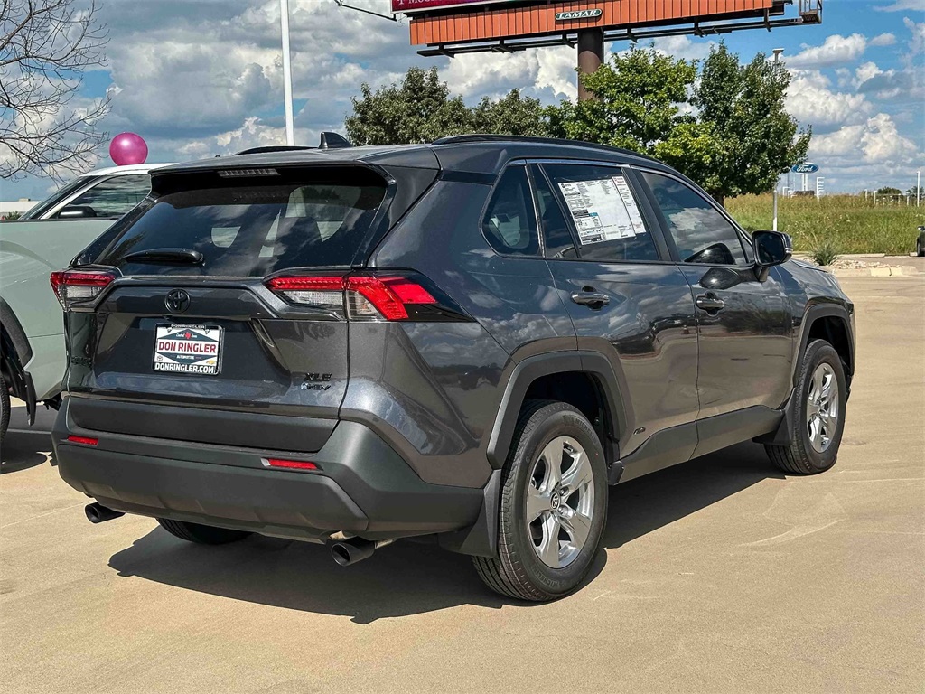 2025 Toyota RAV4 Hybrid XLE photo 4