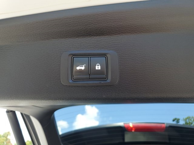2022 Silver Mitsubishi Outlander FWD SUV