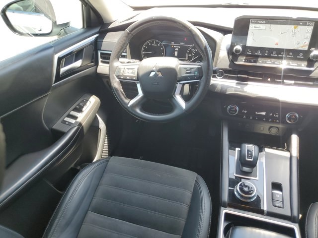 2022 Silver Mitsubishi Outlander FWD SUV
