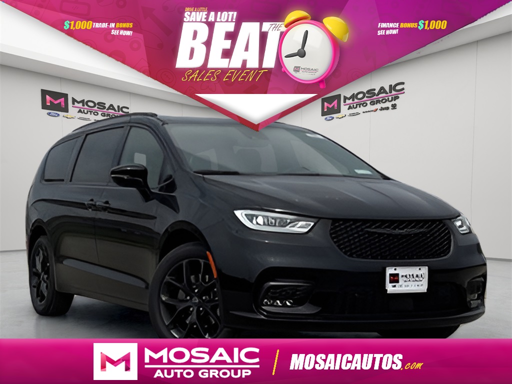 New 2025 Chrysler Pacifica Limited  Vans