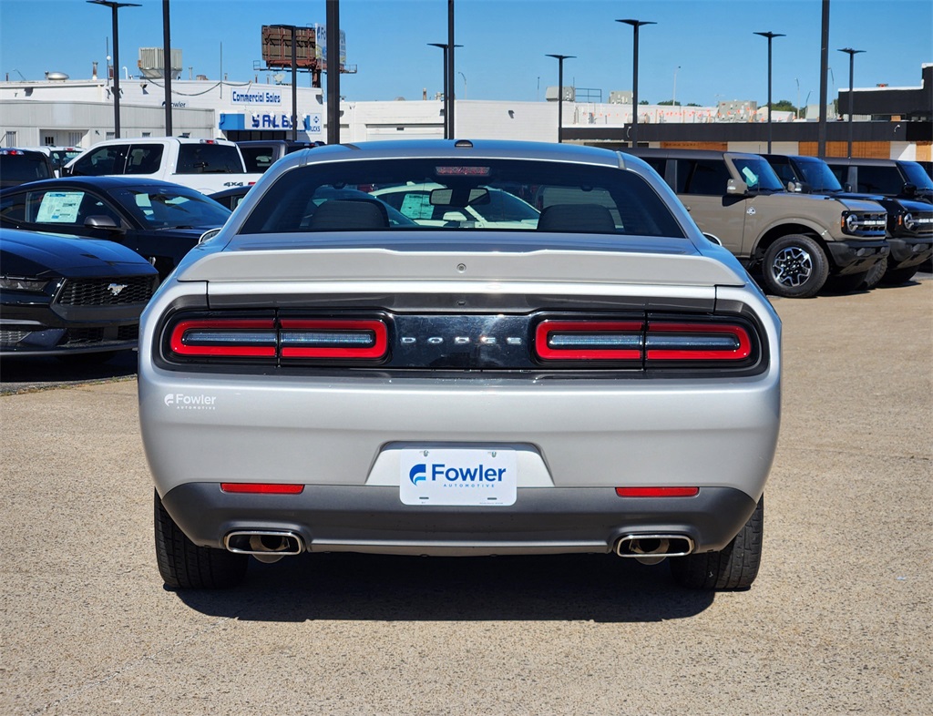 2021 Dodge Challenger SXT photo 2