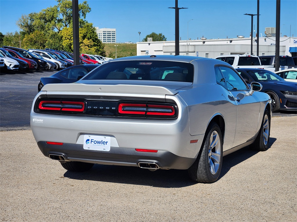 2021 Dodge Challenger SXT photo 3
