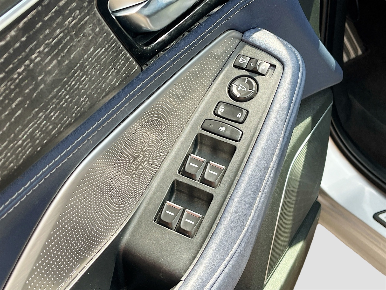 2024 Acura MDX Type S Advance photo 18