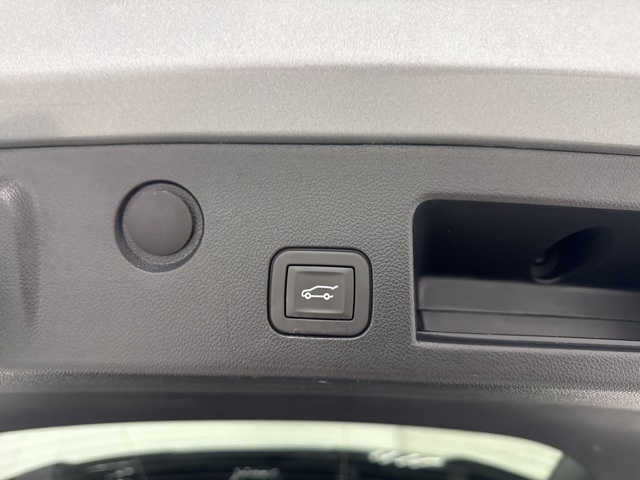 used 2025 Chevrolet Equinox car, priced at $25,988