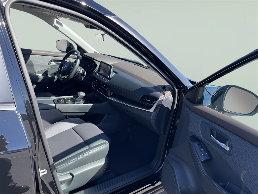 2022 Nissan Rogue SV AWD photo 3