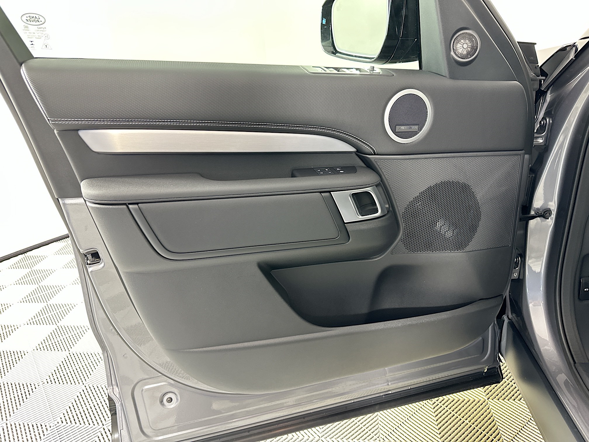 used 2026 Land Rover Discovery car, priced at $74,931