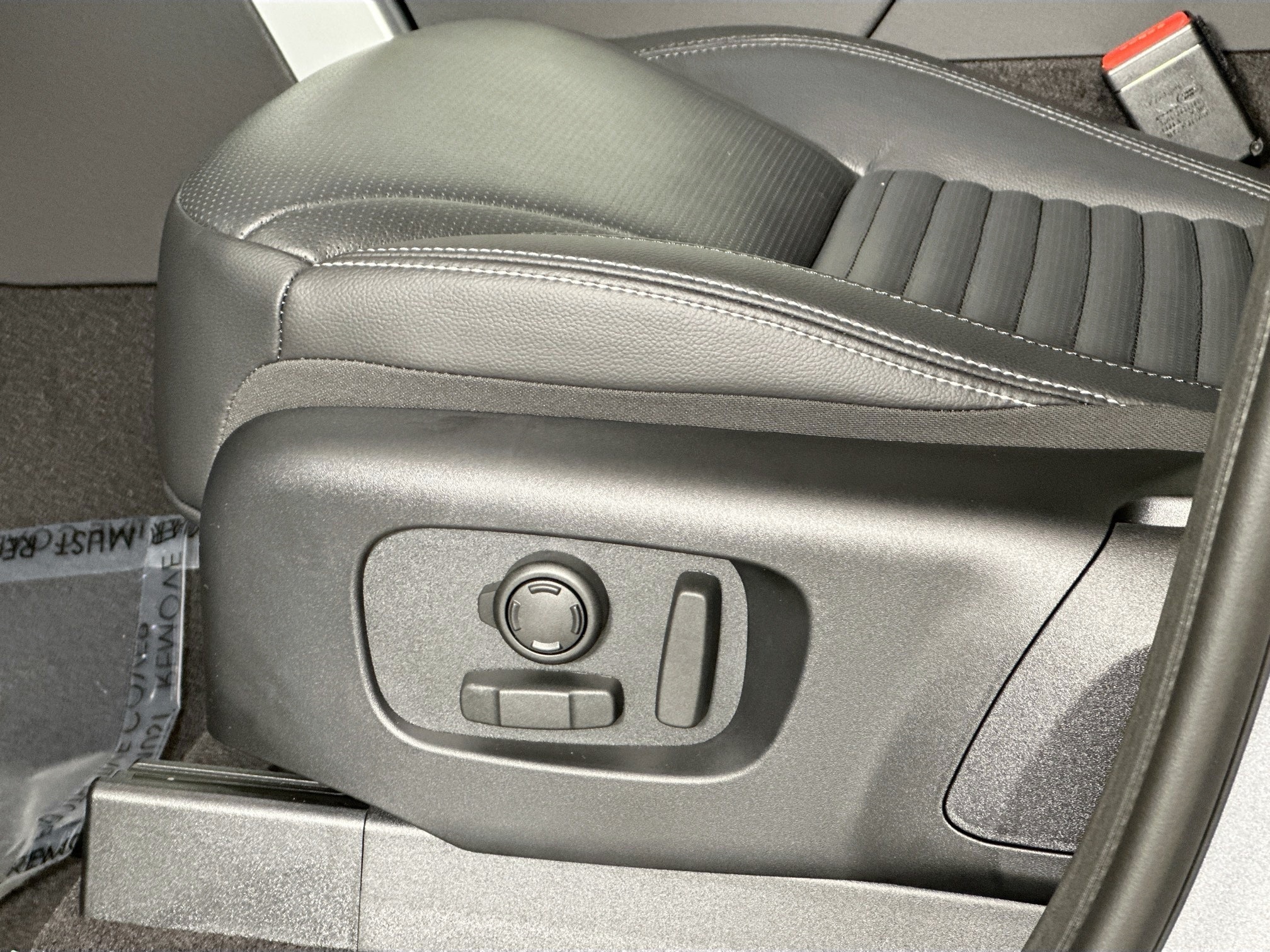 used 2026 Land Rover Discovery car, priced at $74,931