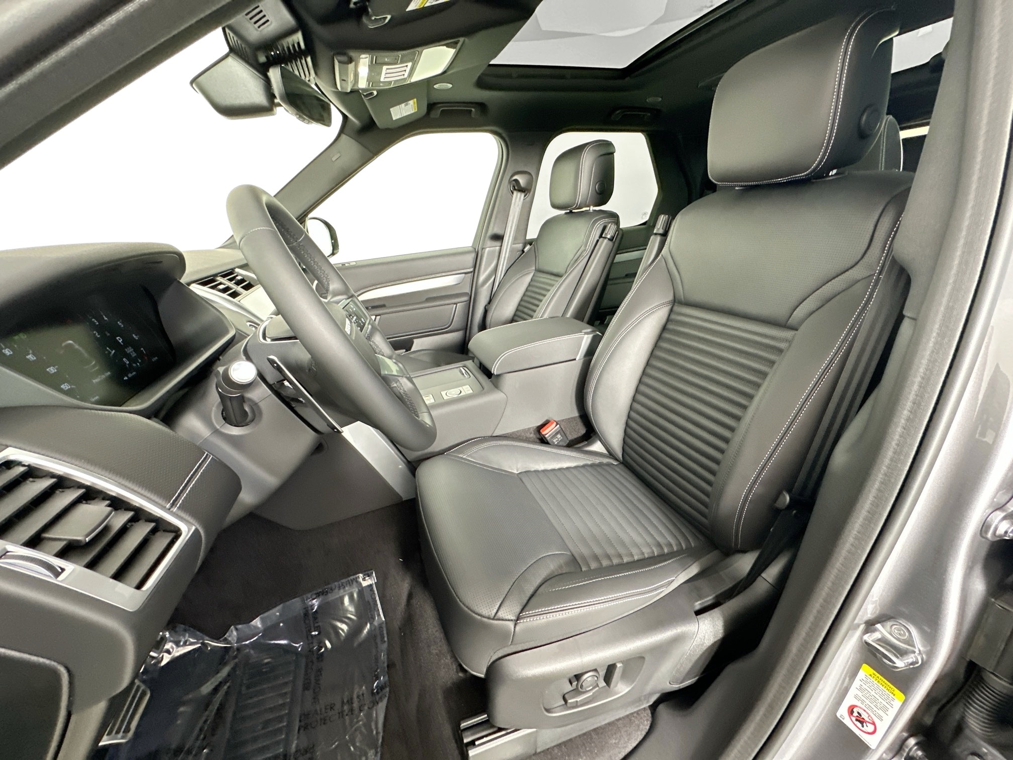 used 2026 Land Rover Discovery car, priced at $74,931