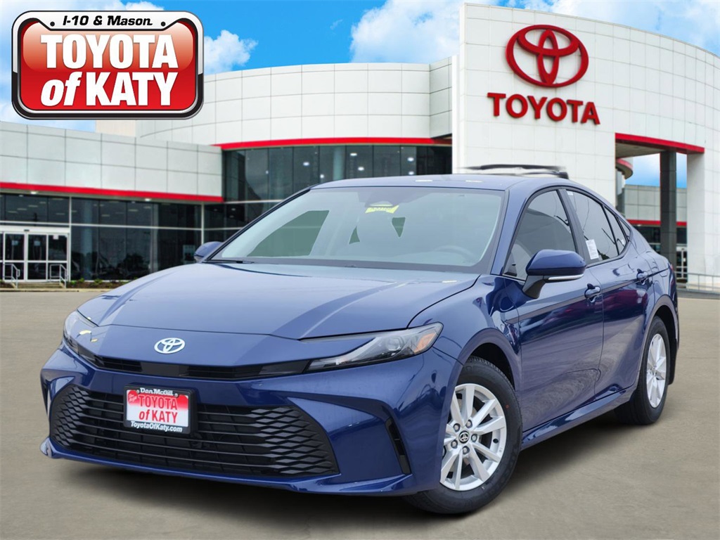 2026 Toyota Camry LE's photo