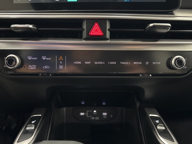 used 2025 Kia Sorento car, priced at $29,998