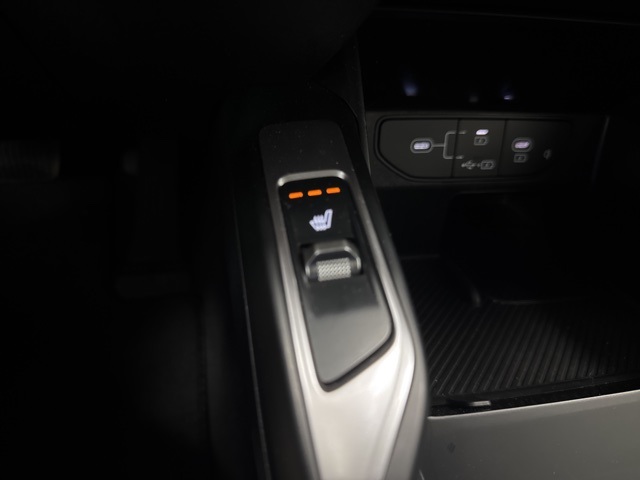 used 2025 Kia Sorento car, priced at $29,998