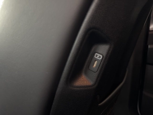 used 2025 Kia Sorento car, priced at $29,998