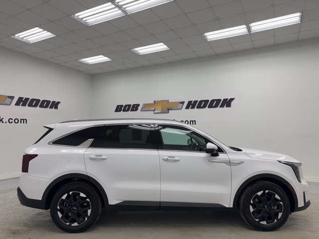 used 2025 Kia Sorento car, priced at $29,998
