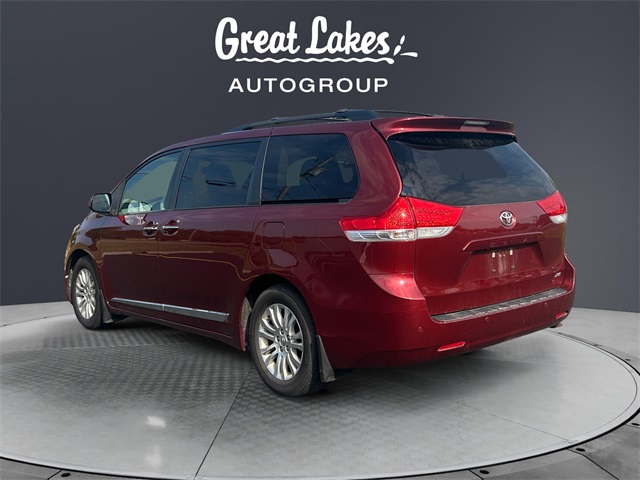 2014 Toyota Sienna XLE photo 3