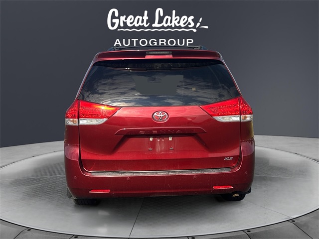 2014 Toyota Sienna XLE photo 4