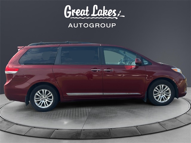 2014 Toyota Sienna XLE photo 6