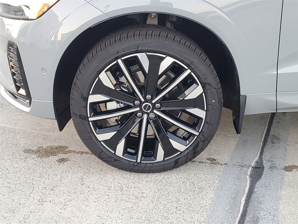 new 2026 Volvo XC60 car, priced at $63,910