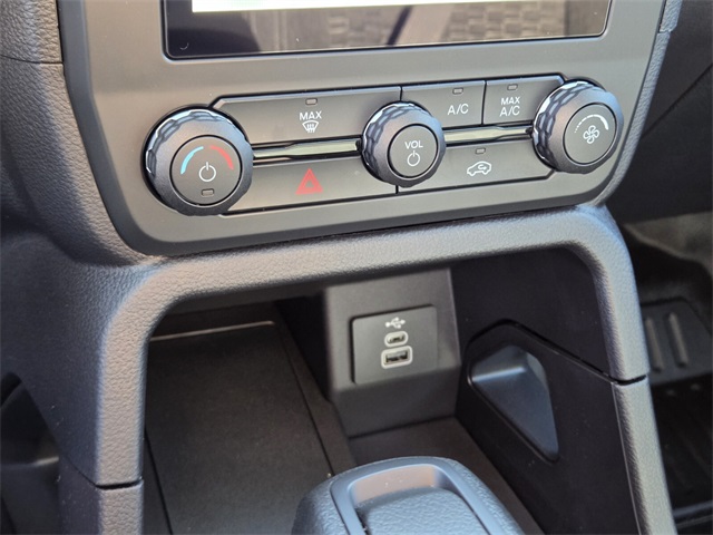 New 2025 Ford Ranger XL 4D Crew Cab