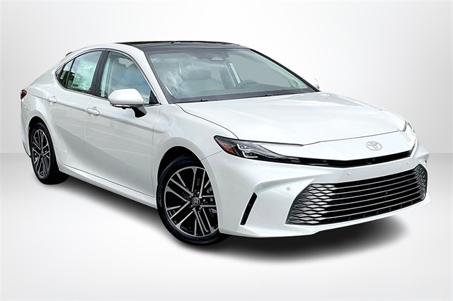2025 Toyota Camry XLE's photo