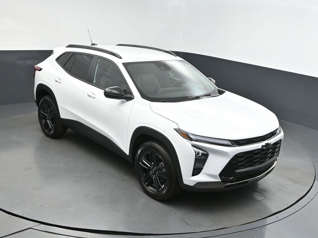 2025 Summit White Chevrolet Trax ACTIV SUV