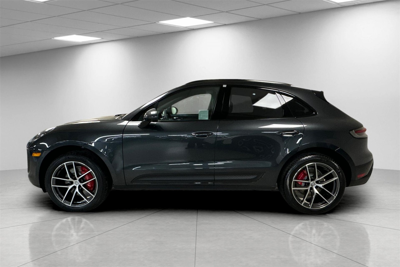 2025 Porsche Macan S photo 2
