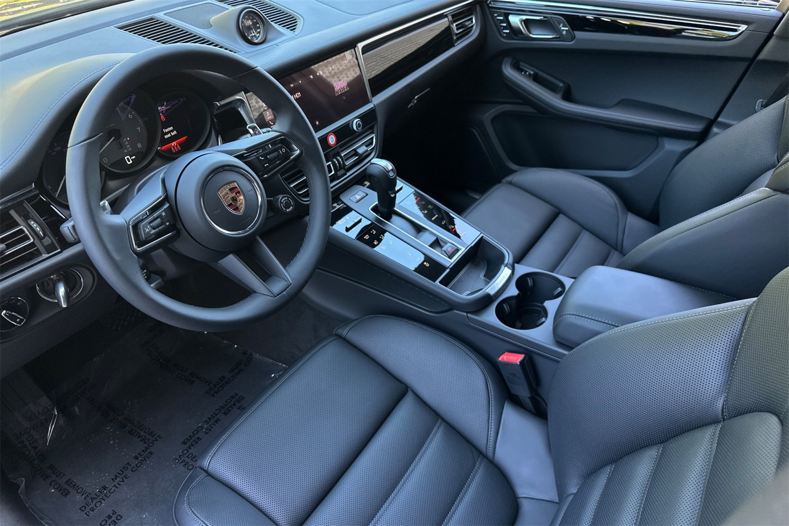 2025 Porsche Macan S photo 4