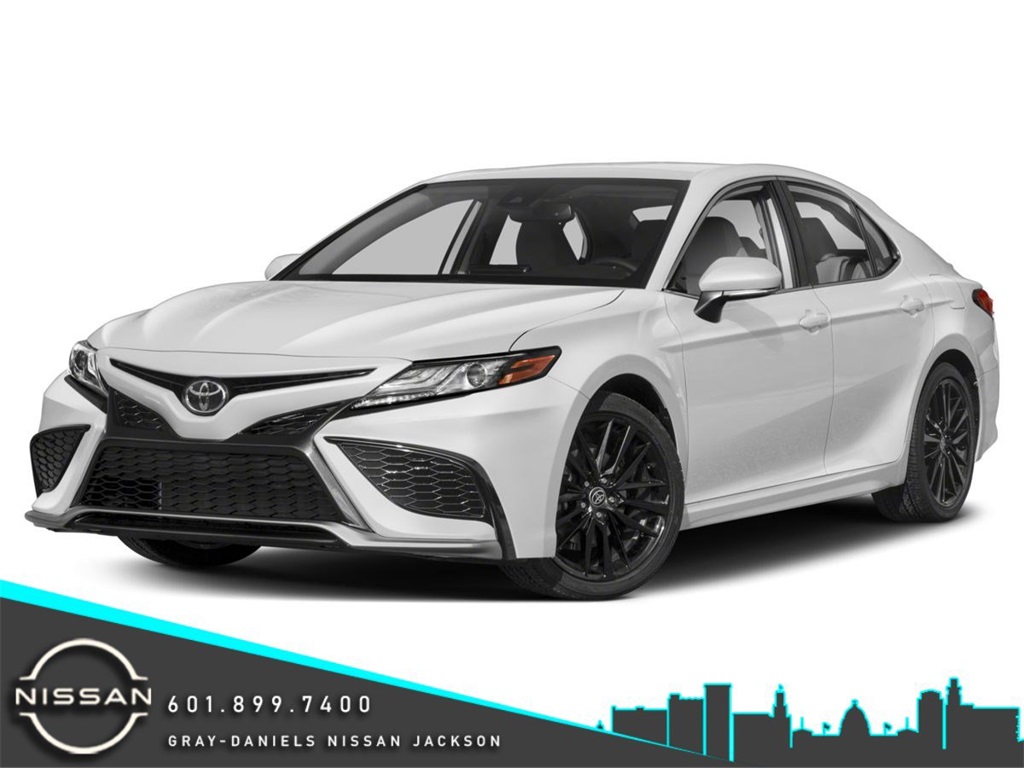2024 Toyota Camry SE's photo
