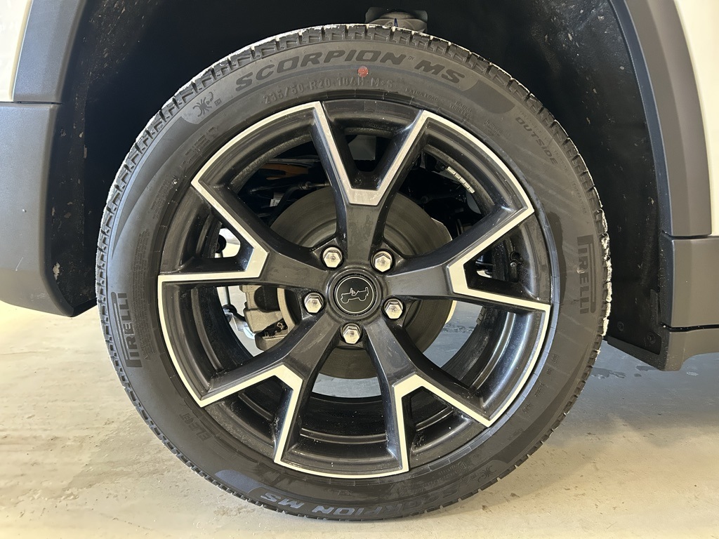 new 2026 Jeep Cherokee car, priced at $44,995