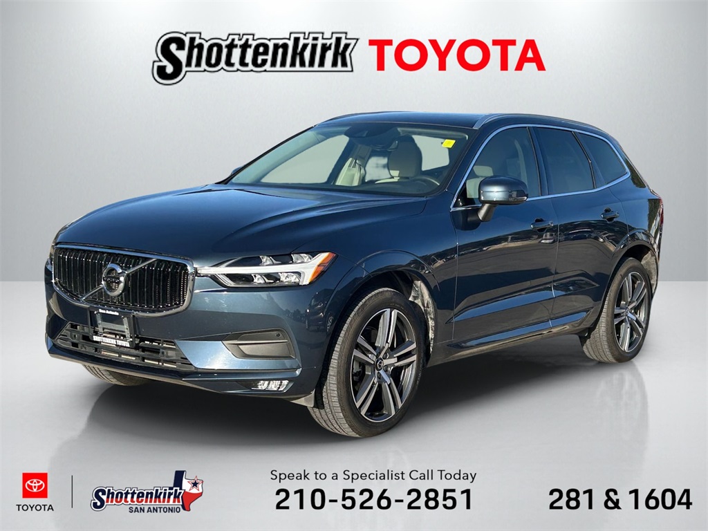 2021 Volvo XC60 Momentum's photo