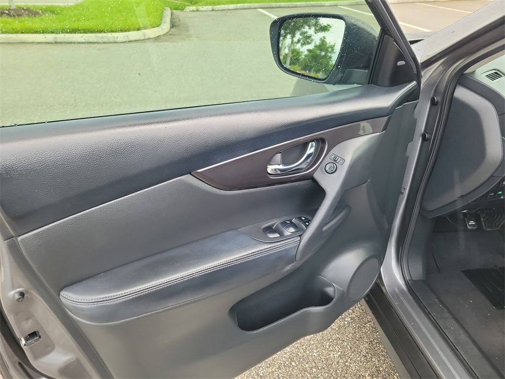 2019 Gun Metallic Nissan Rogue S FWD SUV