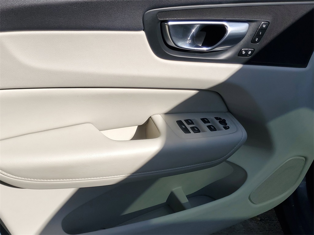 used 2023 Volvo XC60 car, priced at $28,864