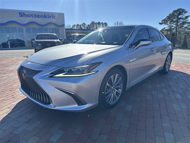 2019 Lexus ES 350 Luxury's photo
