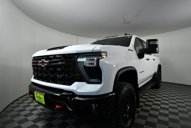 2024 Chevrolet Silverado 2500HD ZR2 photo 5