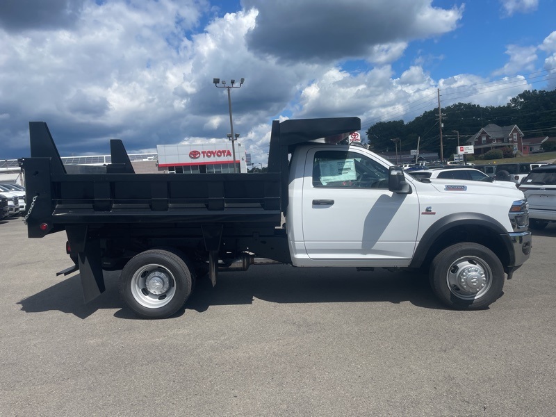 2025 Ram 5500 Tradesman photo 2