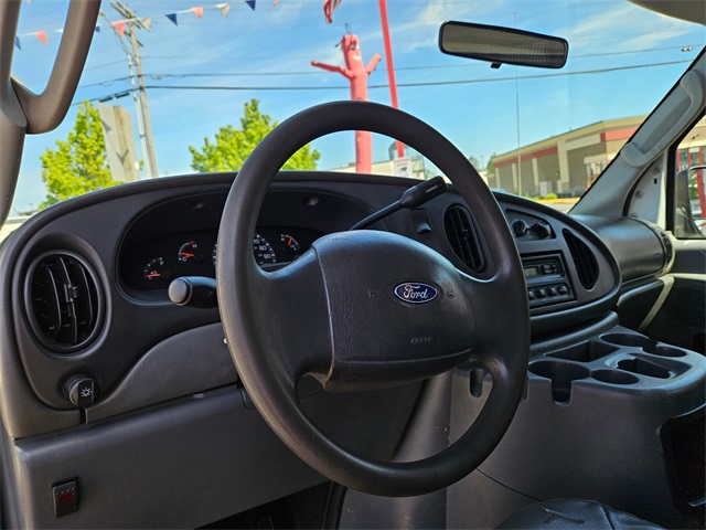 2003 Ford E-250 photo 9